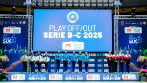 b c podio sfe08116 copia copia simone ferraro ph